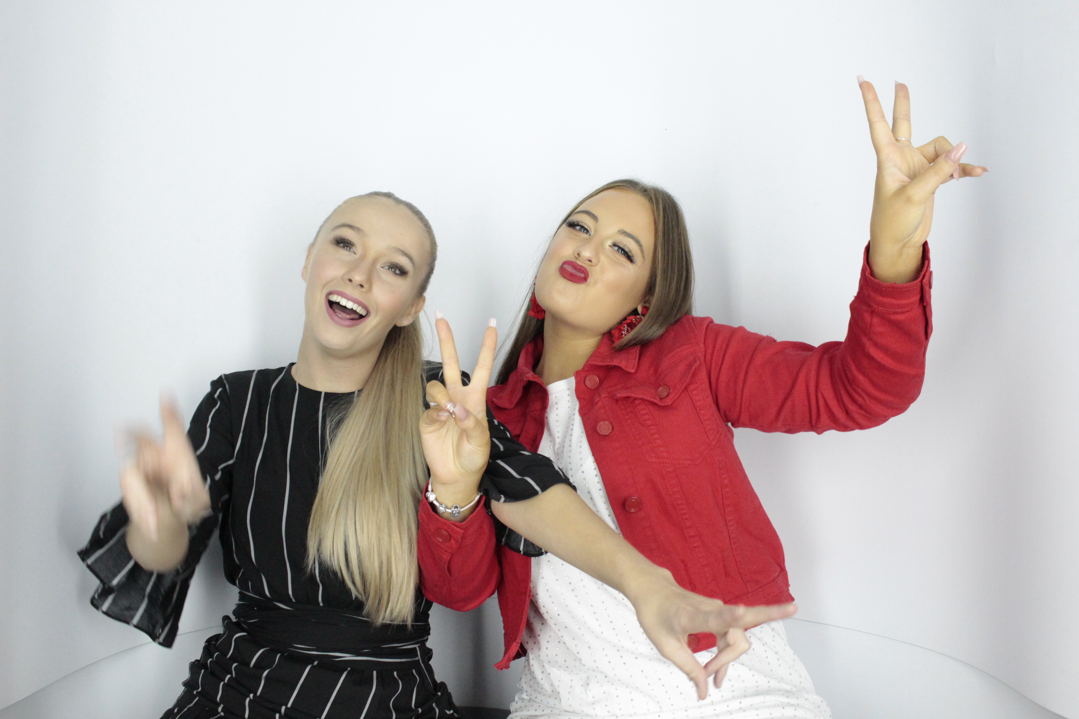 Isobel 18th Birthday Party  | View more photos from the event at gallery.myphotoboothexperience.co.uk/u/MyPhotoBoothExperienceLtd/Isobel-18th-Birthday-Party